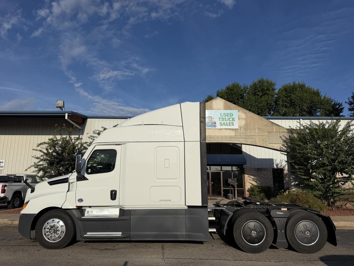 2022 Freightliner CASCADIA 126