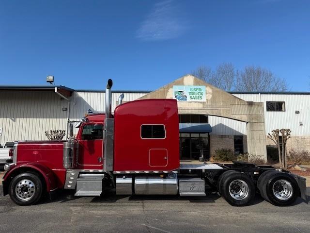 2023 Peterbilt 389