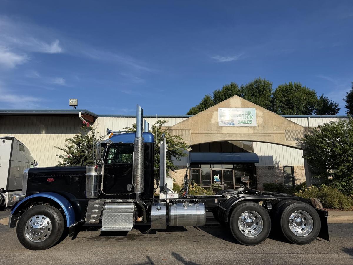 2023 Peterbilt 389
